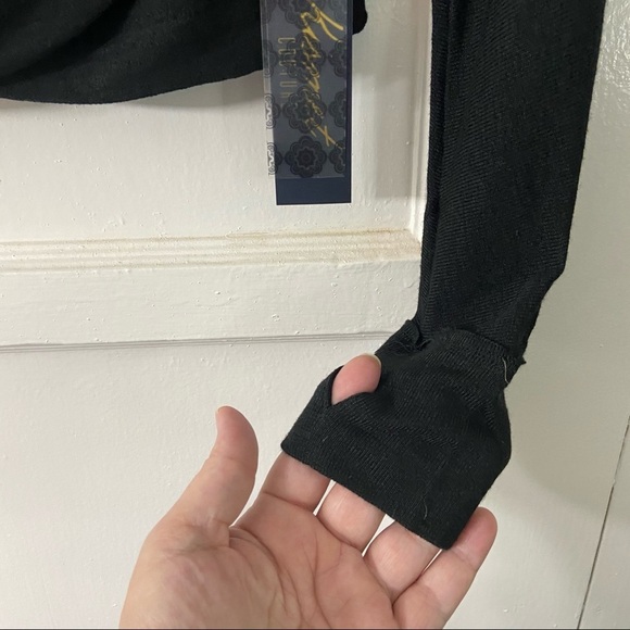 Kismet couture “Designed in Texas” Thumb Holes - Picture 5 of 15